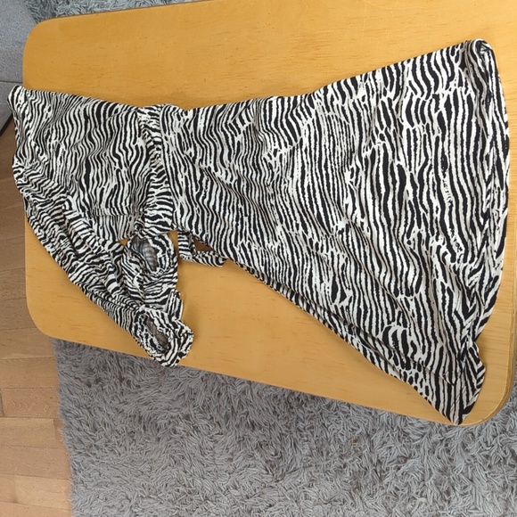 A-line wrap dress with animal print - Picture 5 of 5